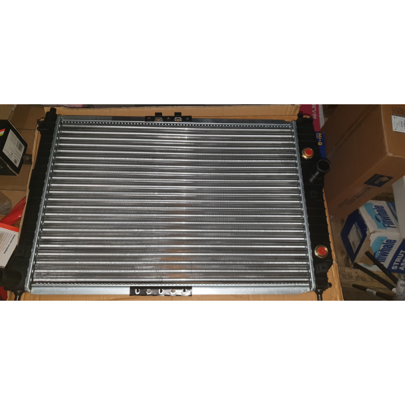 Радіатор охолодження Chevrolet Aveo T200, Т250 механічна коробка