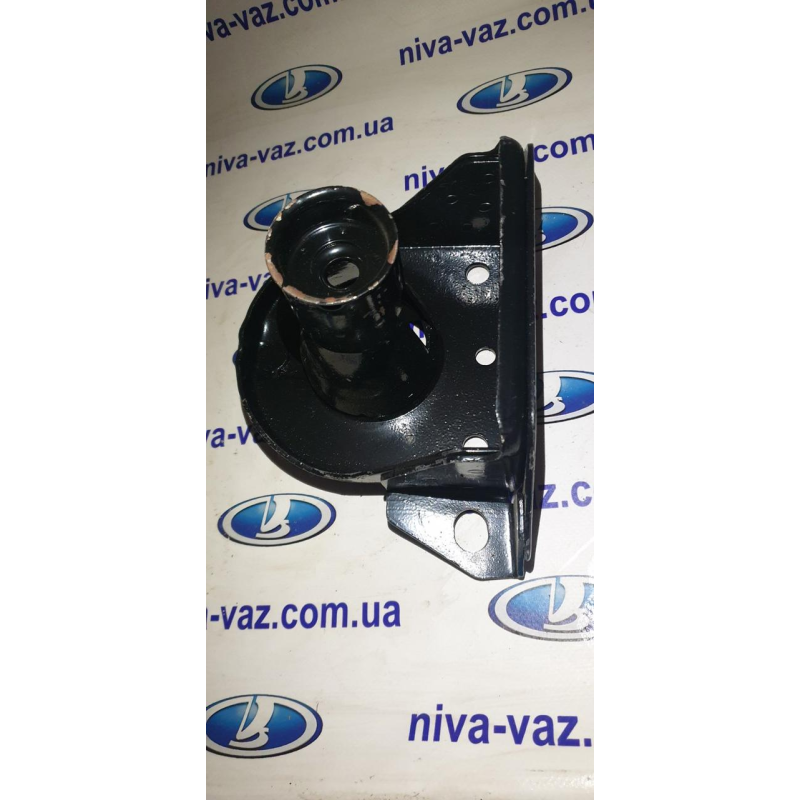 Кронштейн балки ВАЗ 21213, Новава,21214 мильниця, нижній Кронштейн балки ВАЗ 21213, Новава,21214 мильниця, нижній