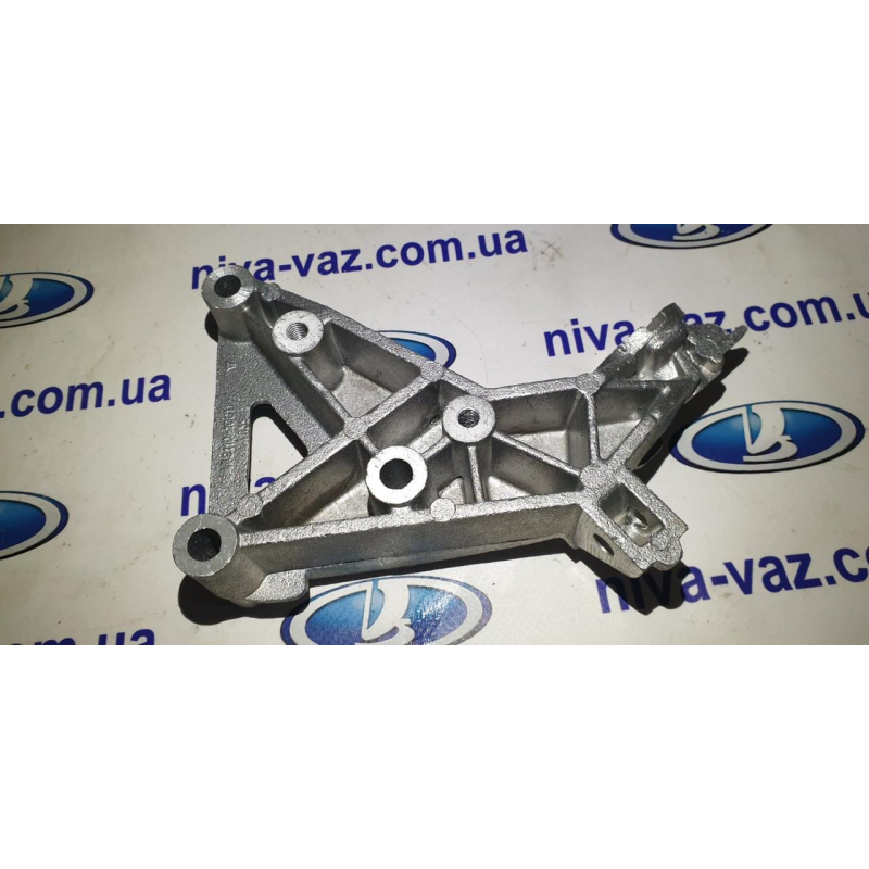 Кронштейн генератора та правої подушки двигуна старого зразка 2110-2112