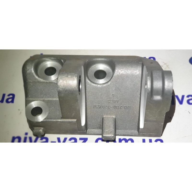 Кронштейн генератора нижній ВАЗ-2110-2112